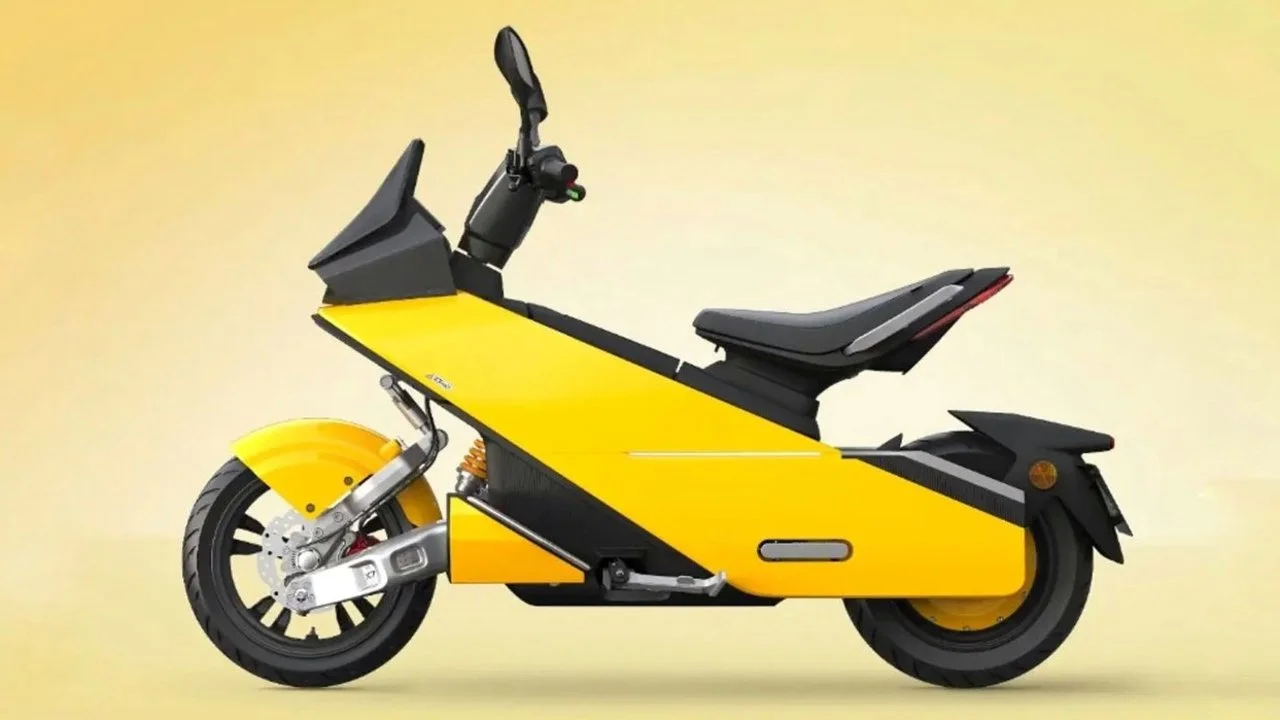 Scoox Zero X7: Tiny Electric Scooter with a Big, Weird Personality
